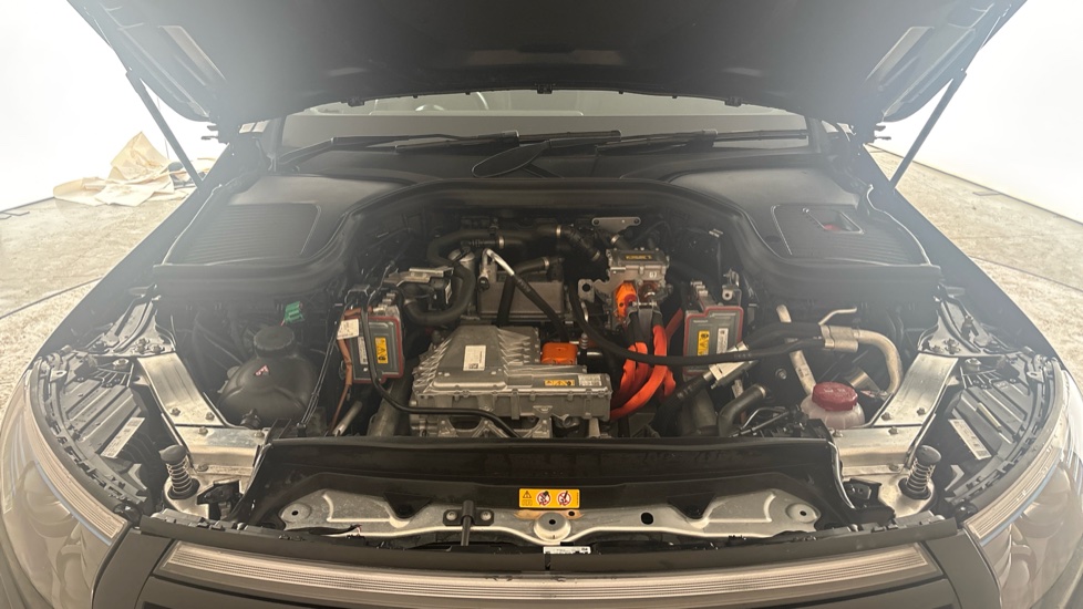 MERCEDES EQC Image 16