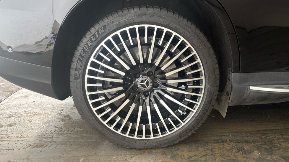 MERCEDES EQC Image 19