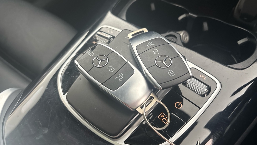 MERCEDES EQC 2 keys