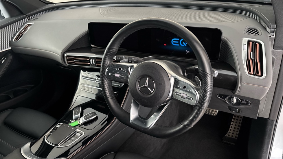 MERCEDES EQC Image 9
