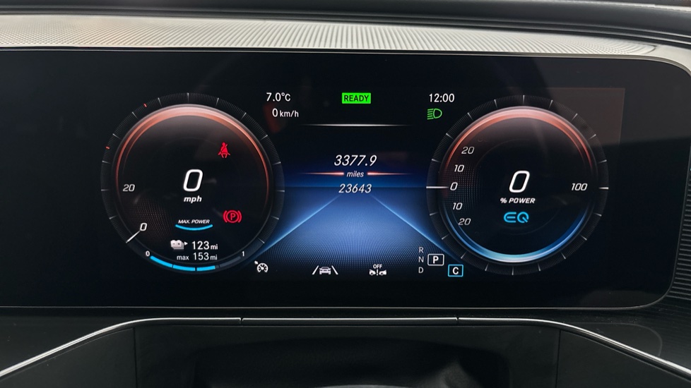 MERCEDES EQC Image 13