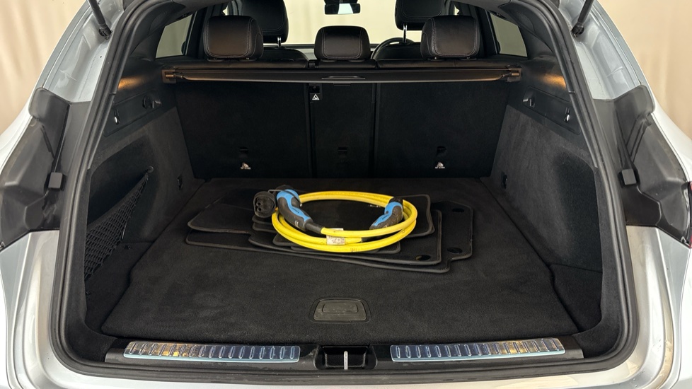 MERCEDES EQC Image 15