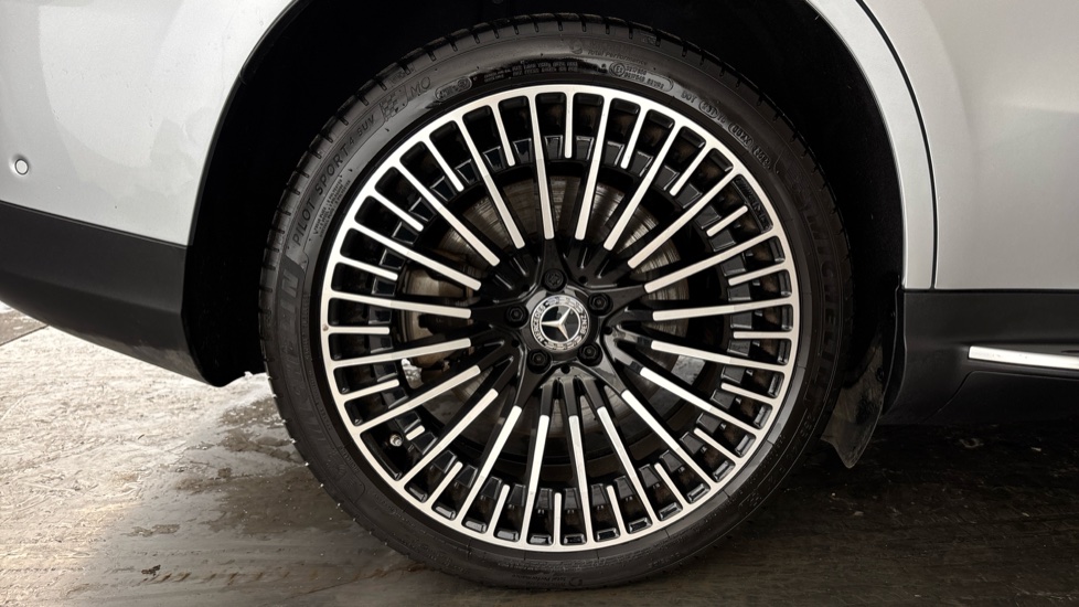 MERCEDES EQC Image 19
