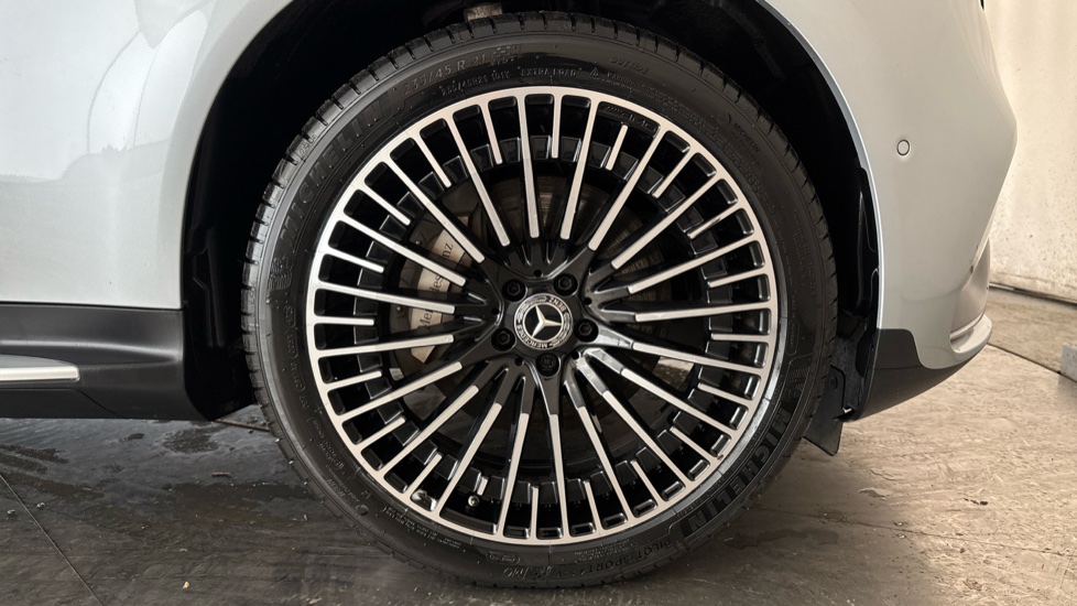 MERCEDES EQC Image 20