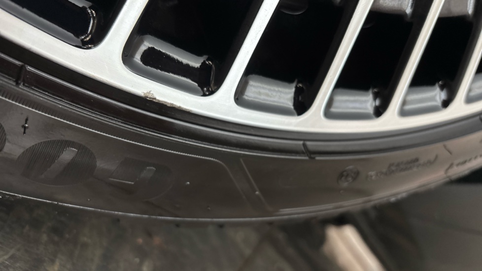 MERCEDES EQC scuff