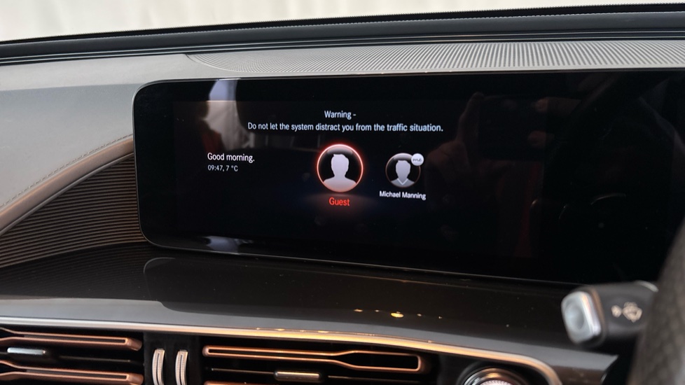 MERCEDES EQC Image 12