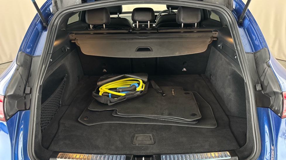 MERCEDES EQC Image 15