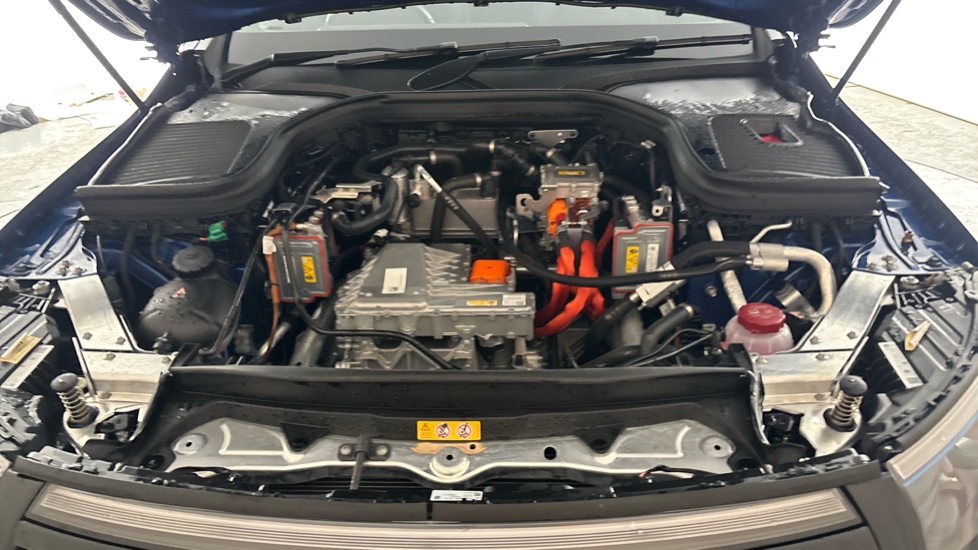 MERCEDES EQC Image 16