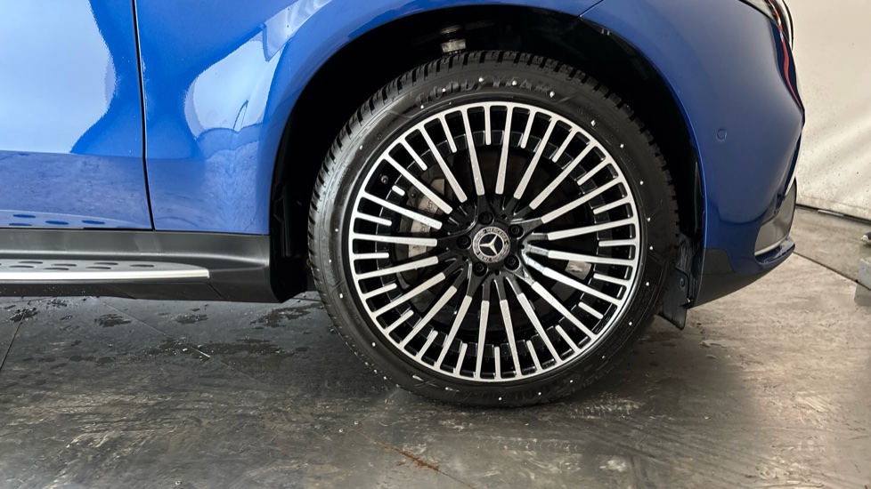 MERCEDES EQC Image 20
