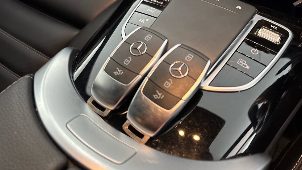 MERCEDES EQC 2 keys