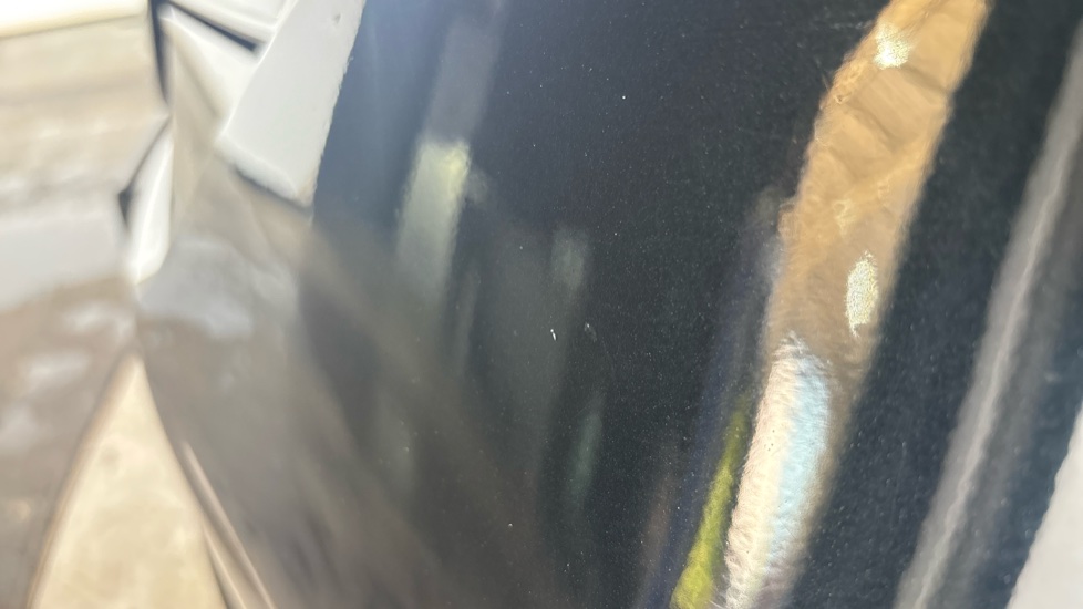 MERCEDES EQC Chips and scratches