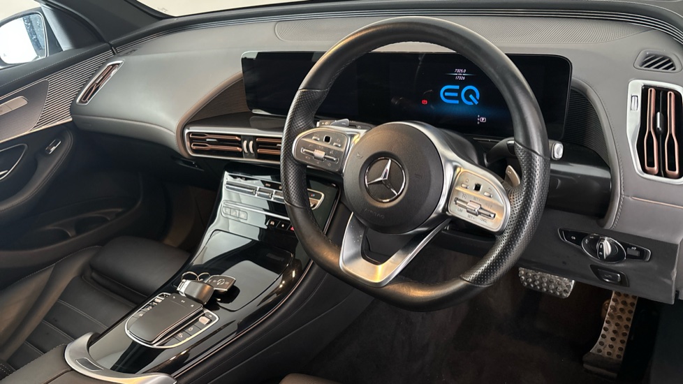 MERCEDES EQC Image 9
