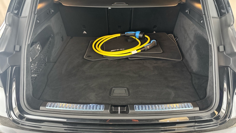 MERCEDES EQC Image 15