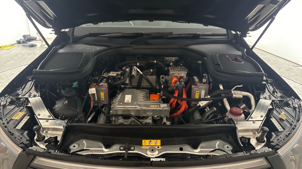 MERCEDES EQC Image 16