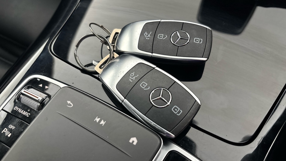 MERCEDES EQC 2 keys