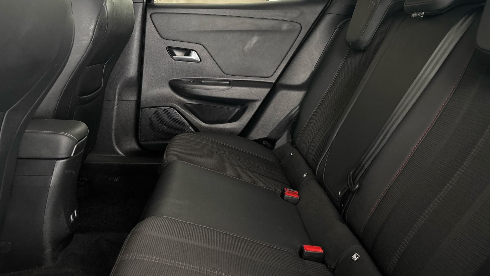 4049140 100kW SRi Nav Premium 50kWh 5dr Auto