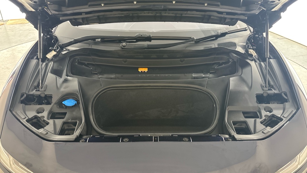 JAGUAR I-PACE Image 16