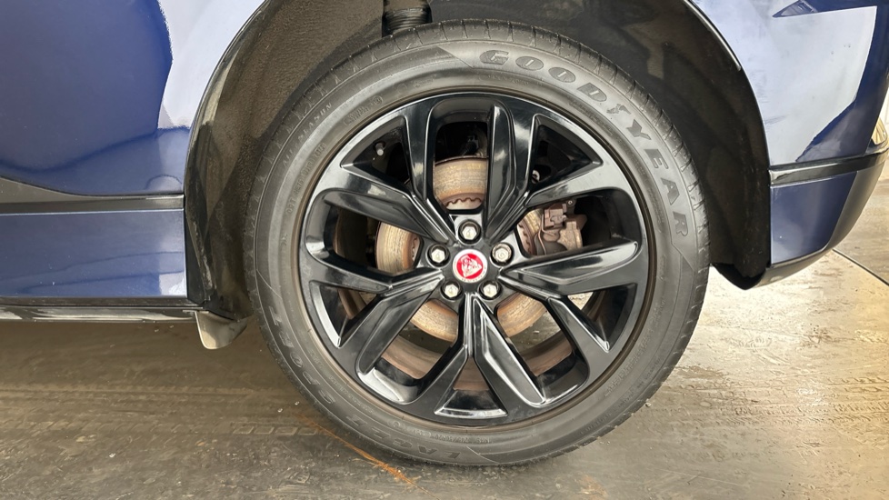 JAGUAR I-PACE Image 18