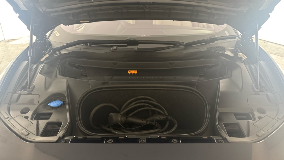 JAGUAR I-PACE Image 16