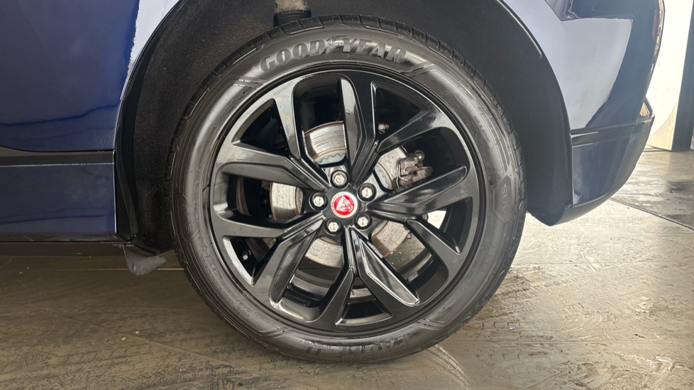 JAGUAR I-PACE Image 18