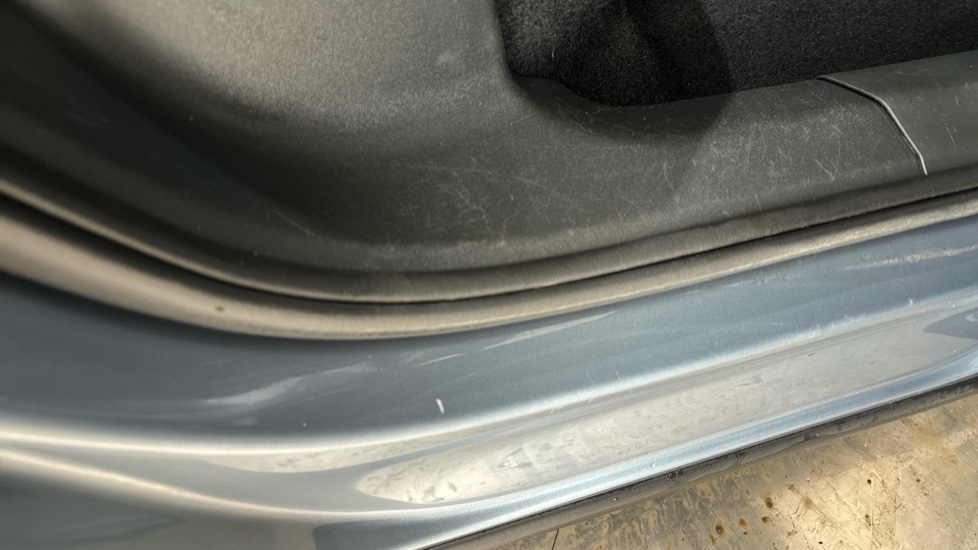 AUDI Q4 scratches and dent