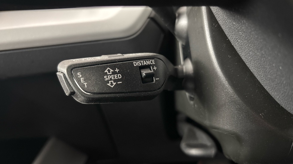 AUDI Q4 cruise control