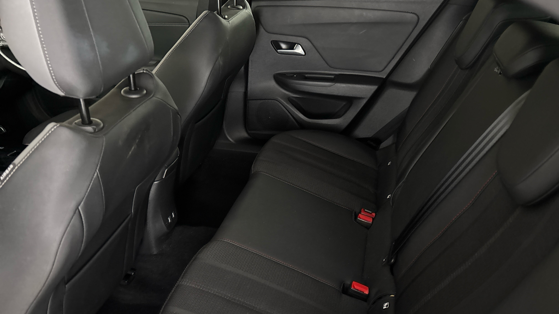 4049087 100kW SRi Nav Premium 50kWh 5dr Auto