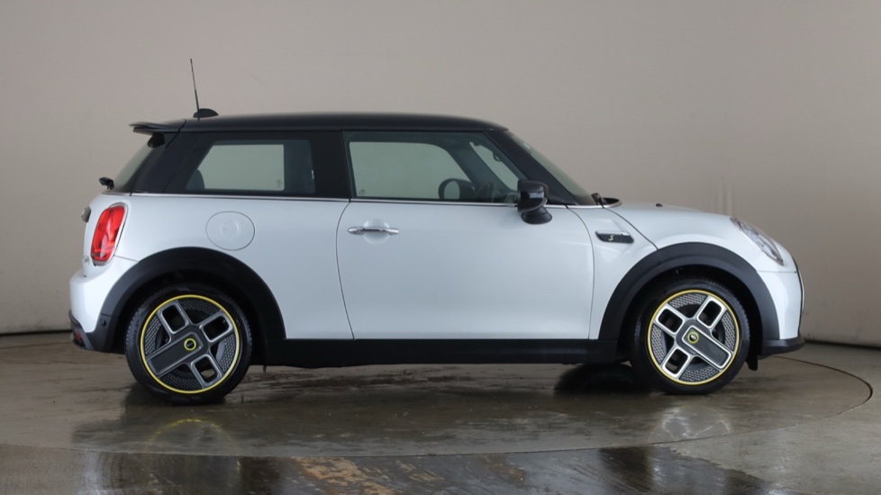 MINI HATCHBACK Image 6