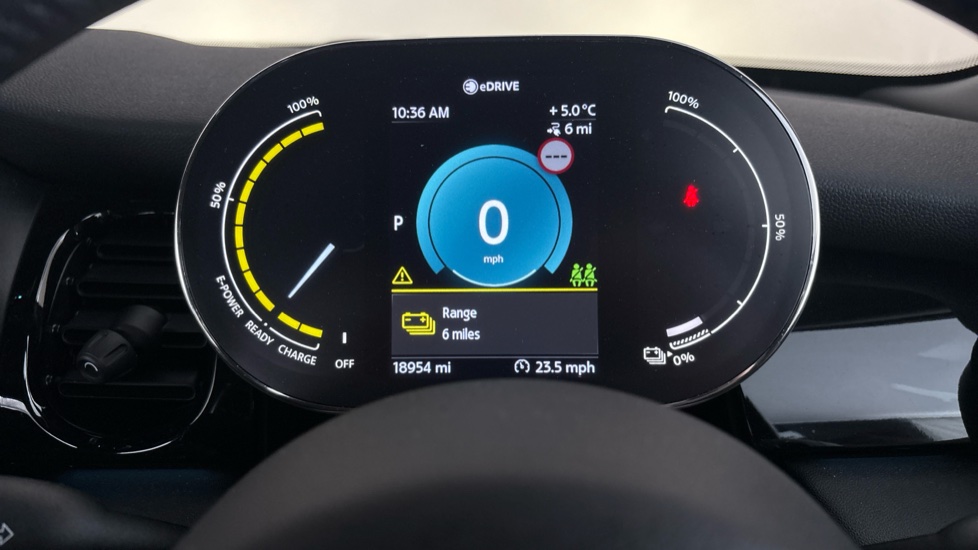 MINI HATCHBACK Image 13