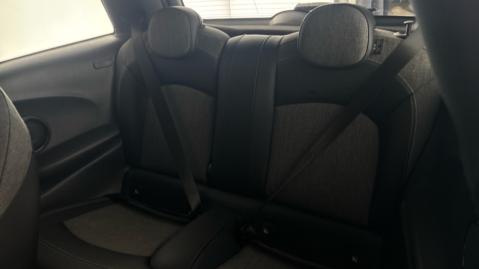 MINI HATCHBACK Image 14