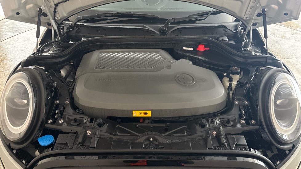 MINI HATCHBACK Image 16