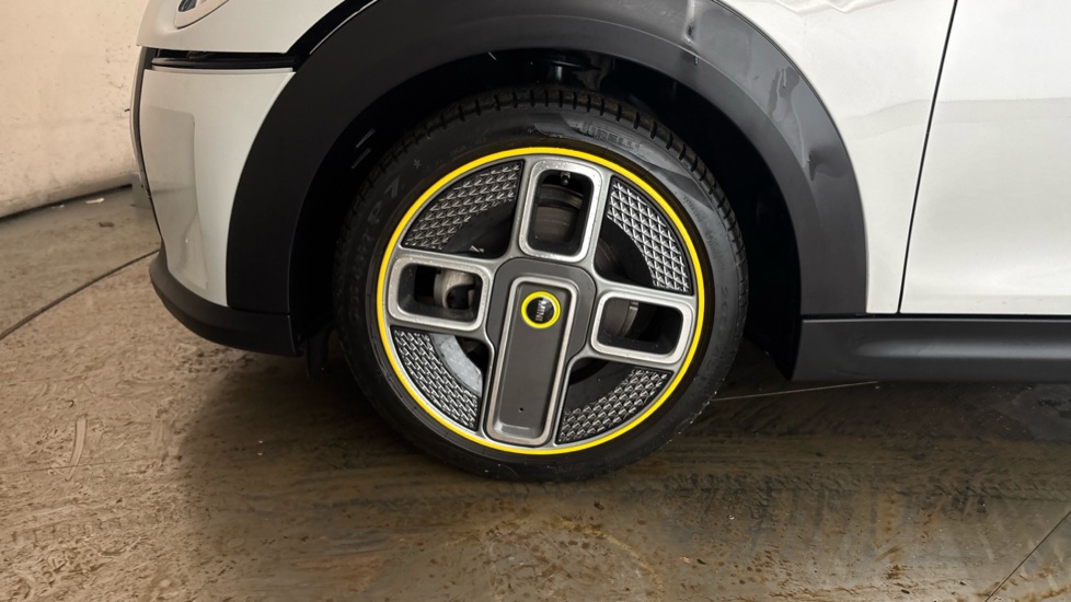 MINI HATCHBACK Image 17