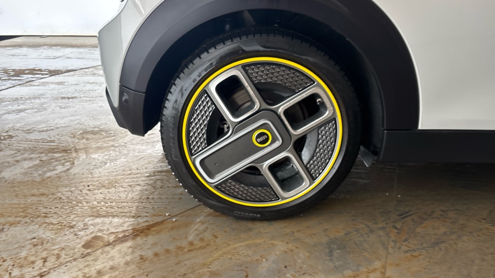 MINI HATCHBACK Image 19