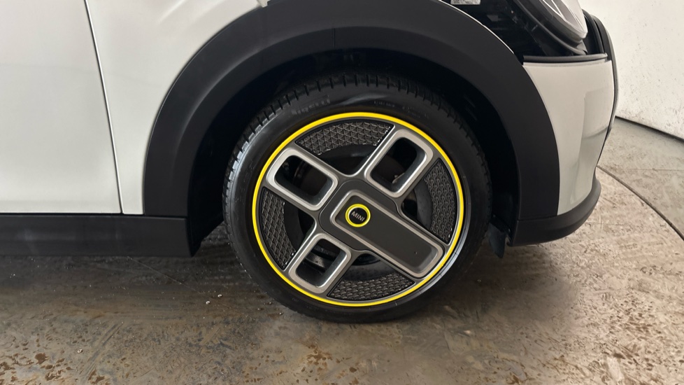 MINI HATCHBACK Image 20