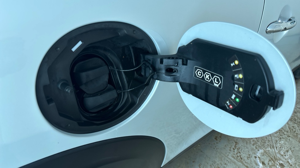 MINI HATCHBACK Image 21