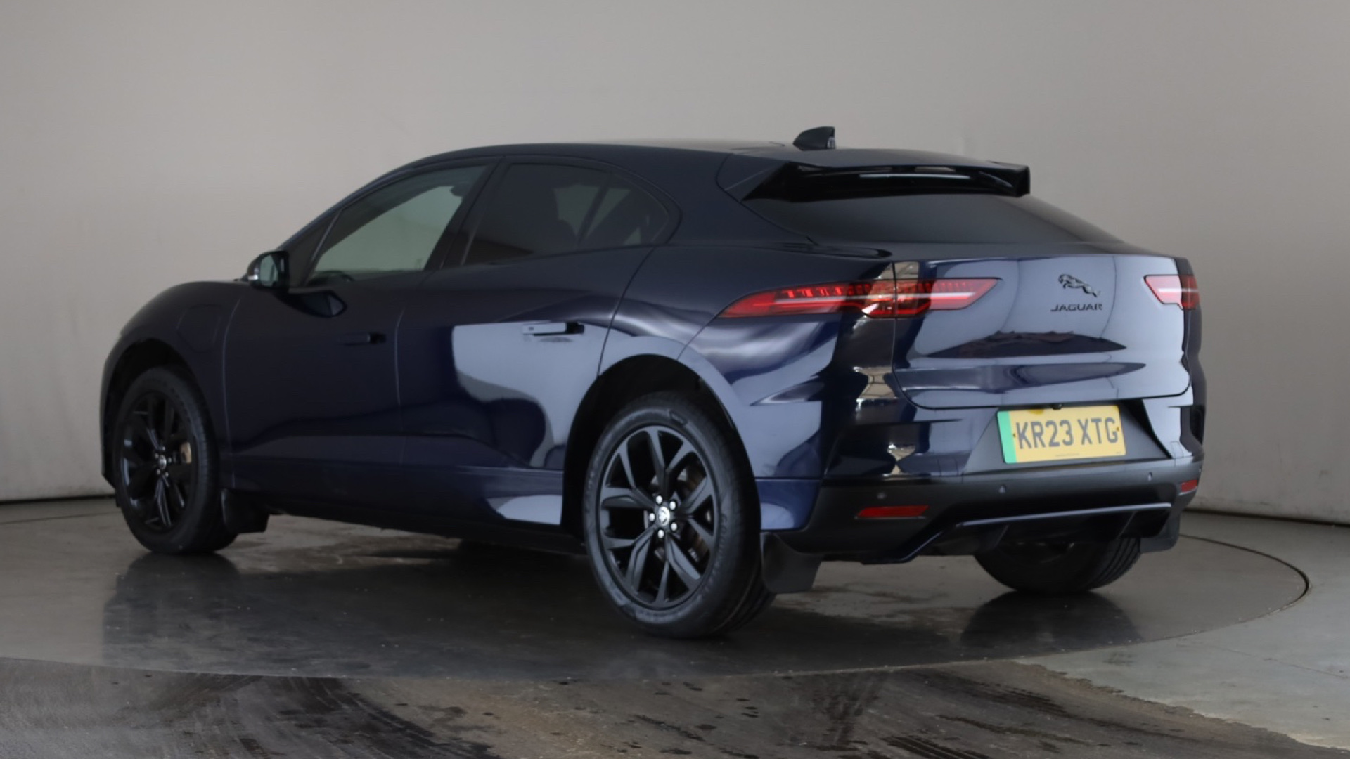 294kW EV400 R-Dynamic HSE Black 90kWh 5dr Auto