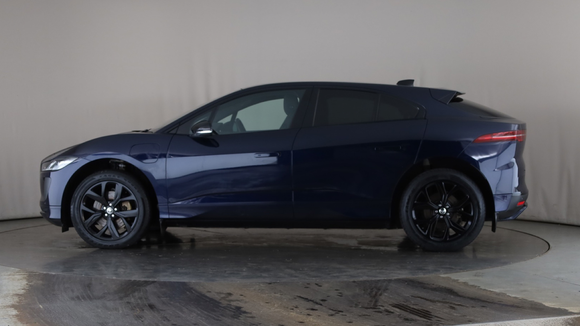 294kW EV400 R-Dynamic HSE Black 90kWh 5dr Auto