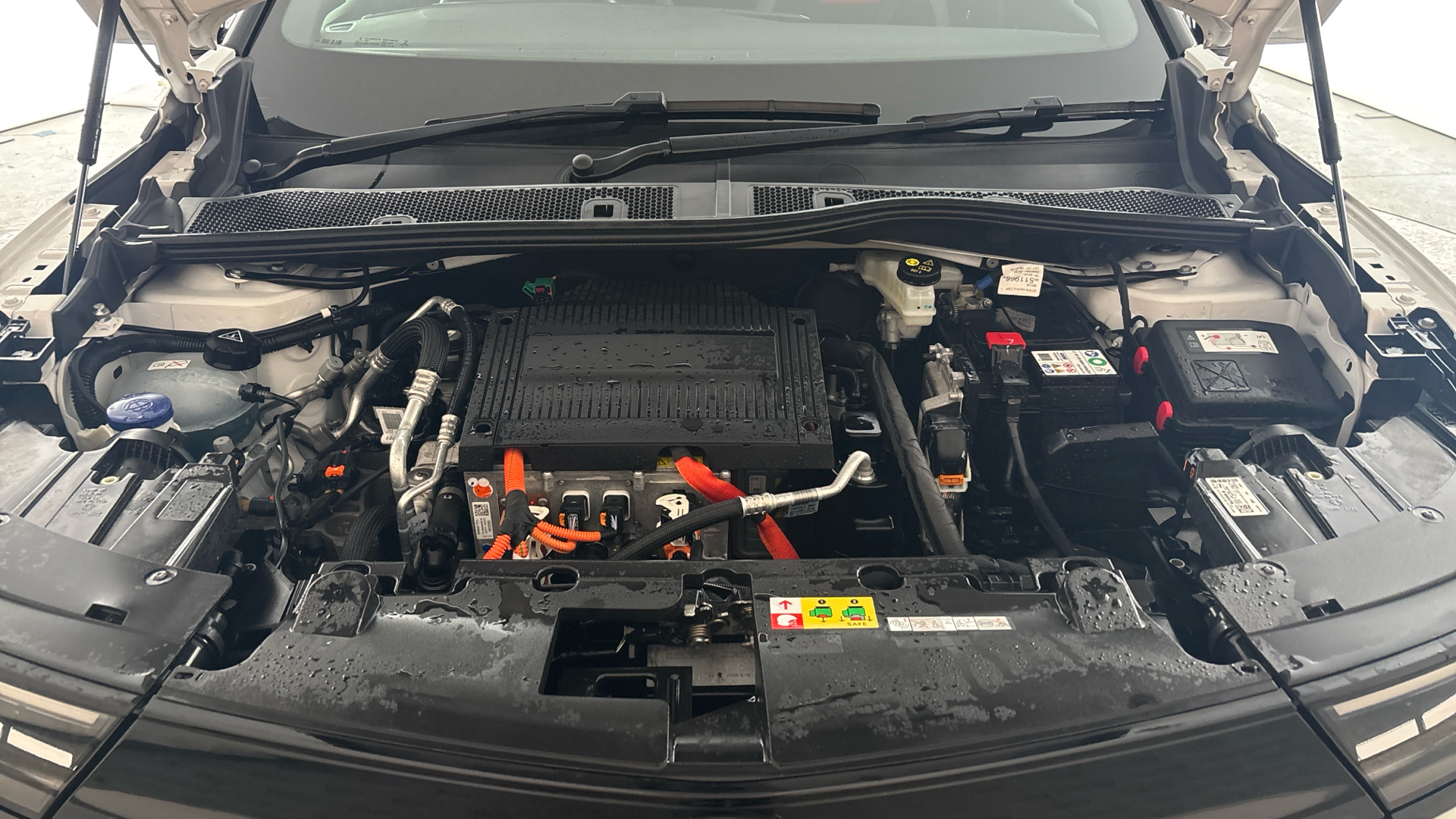 4020840 100kW SRi Premium 50kWh 5dr Auto