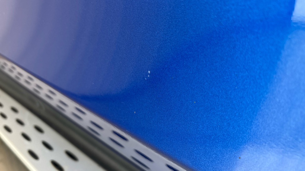 MERCEDES EQC Chips and scratches