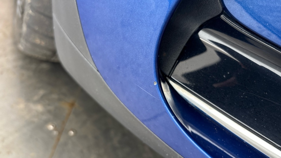 MERCEDES EQC Chips and scratches