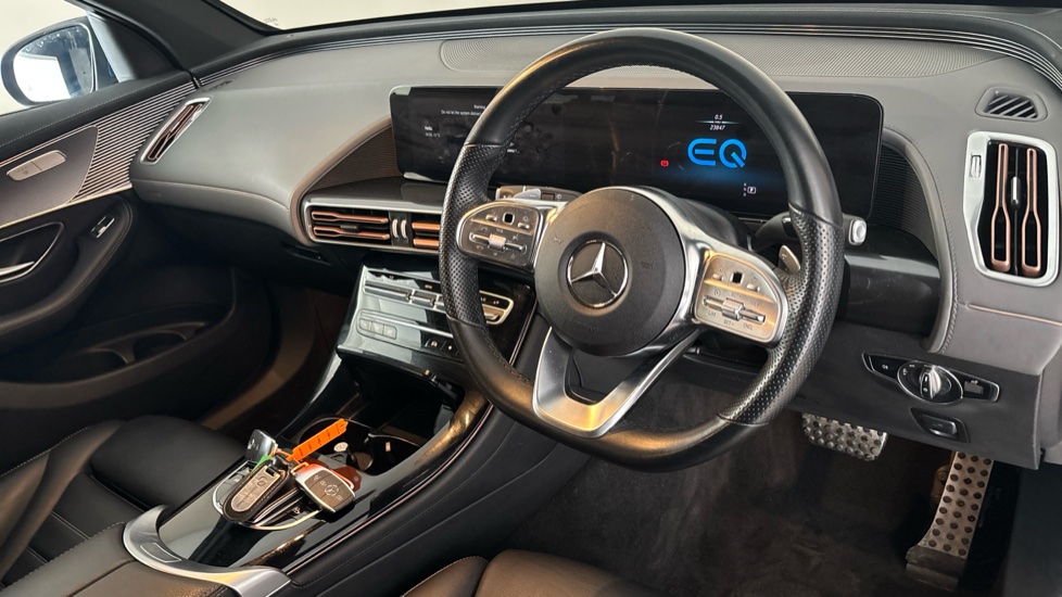 MERCEDES EQC Image 9