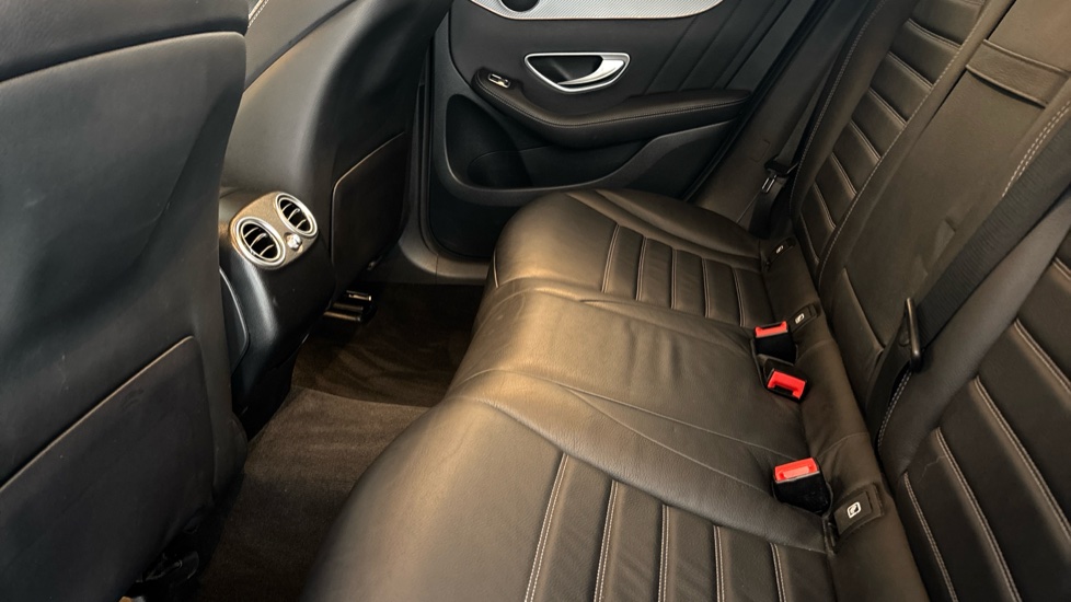 MERCEDES EQC Image 14