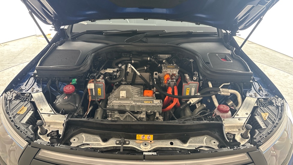 MERCEDES EQC Image 16