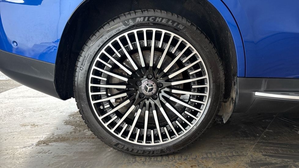 MERCEDES EQC Image 19