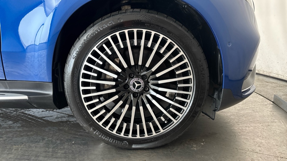 MERCEDES EQC Image 20