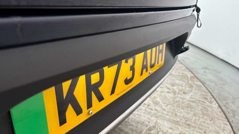 MERCEDES EQC scratches