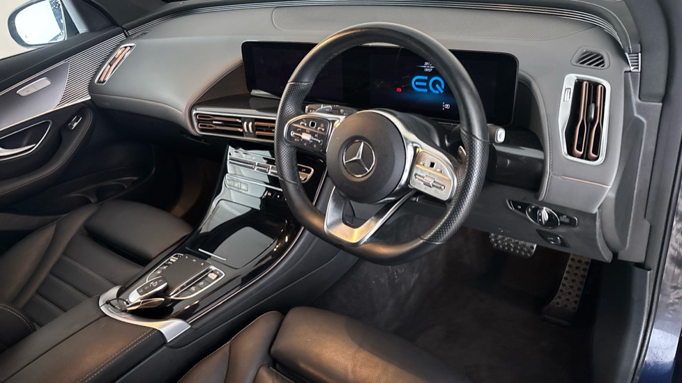 MERCEDES EQC Image 9
