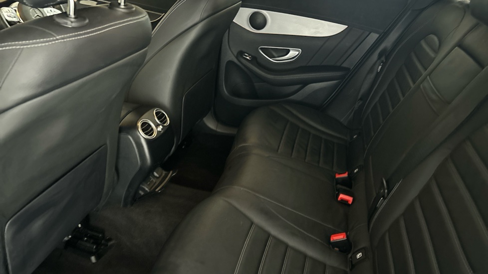 MERCEDES EQC Image 14