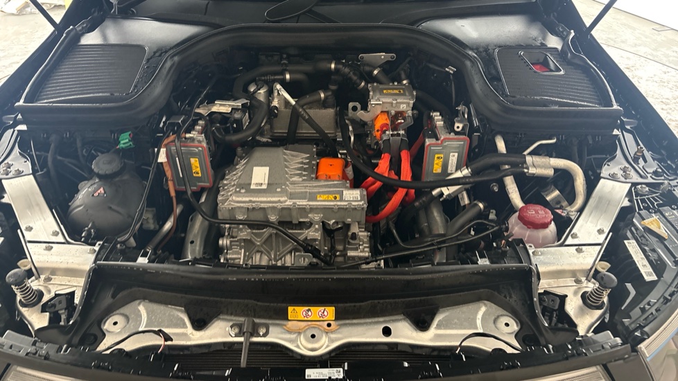 MERCEDES EQC Image 16