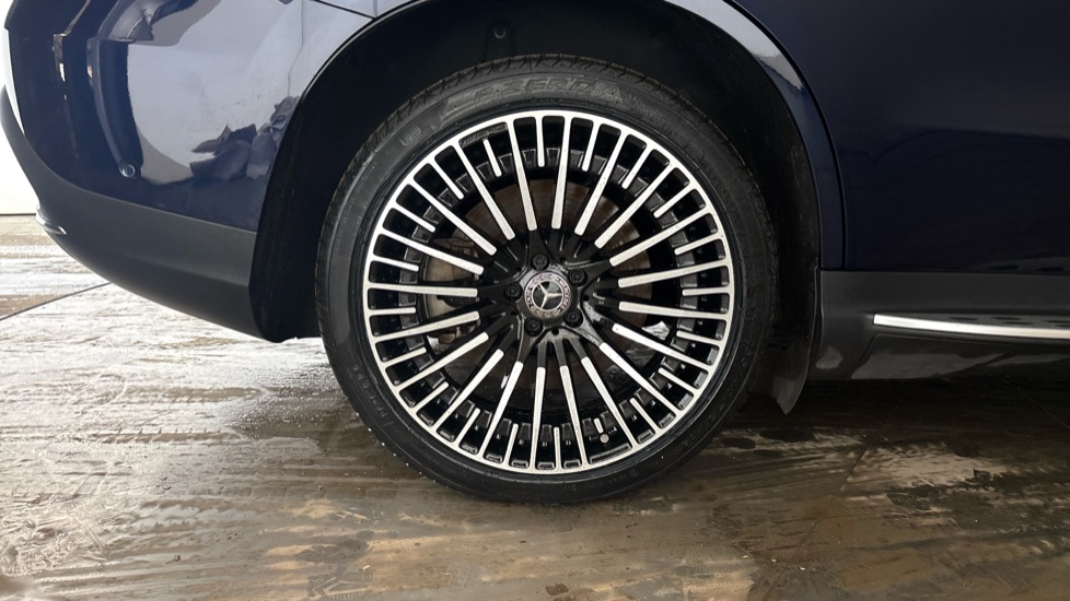 MERCEDES EQC Image 19